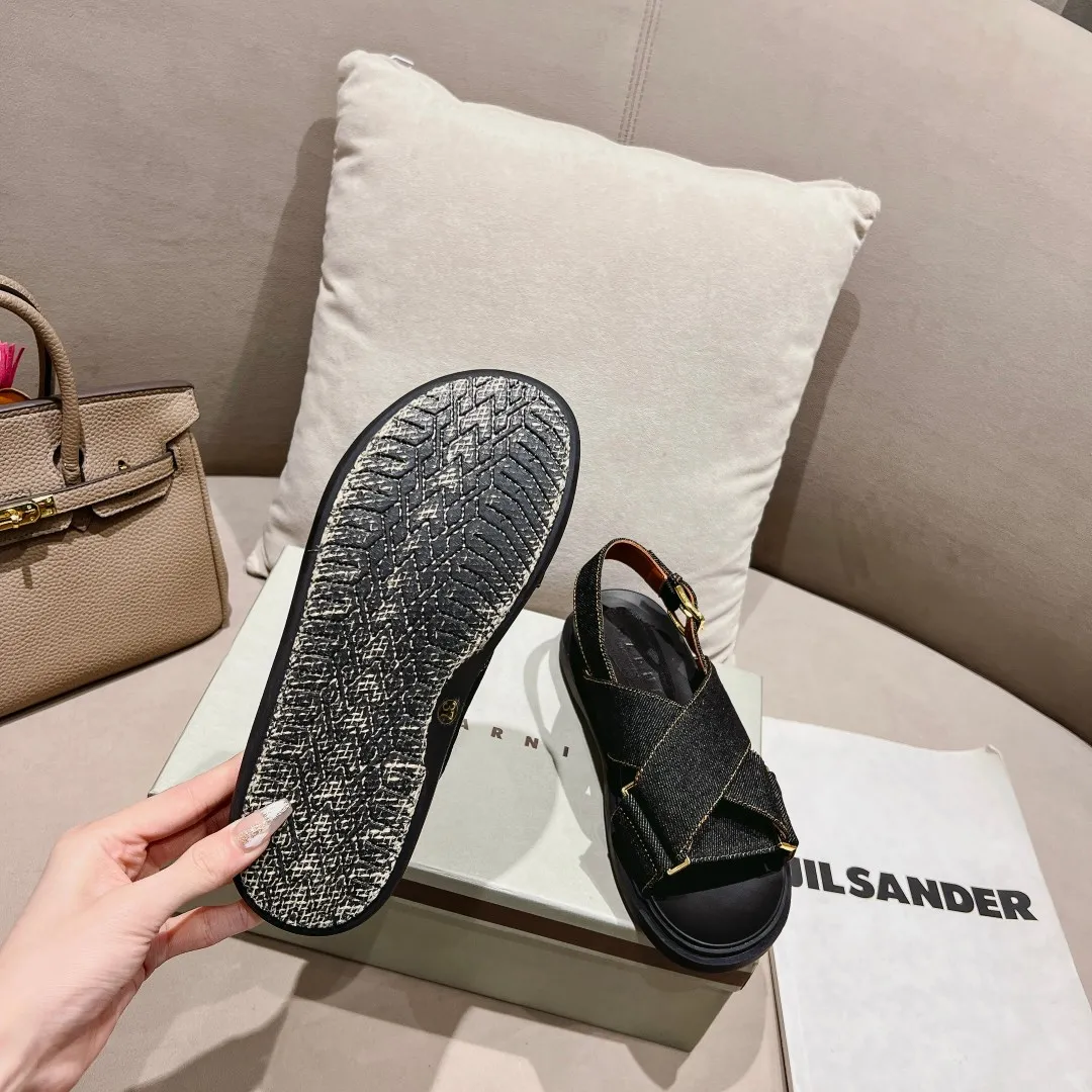 👟👟Ex-factory price 420👟👟 Marni Mani, popular online celebrity style, Taobao, popular single style in physical stores! Thick-soled, elevated classic cross-strap, color-blocked flat-soled cowhide open-toe European and American style women's sandals. Fabric: Cowhide Lining: Sheepskin Outsole: Rubber Button: Gold Size: 35-40